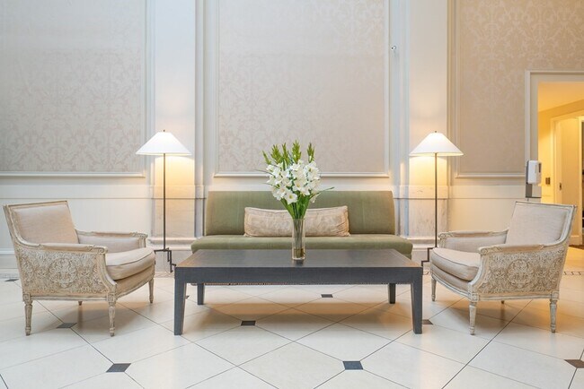 Building Photo - 19 Beacon St