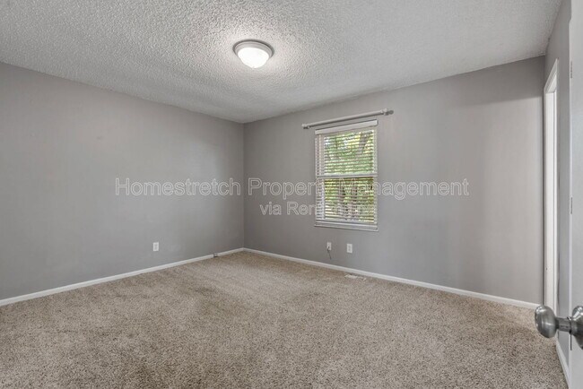 Building Photo - 33 Pershing Lake Dr