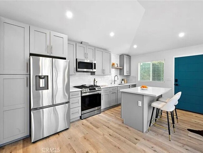 Building Photo - BRAND NEW 1BR + 1BA ADU / IN UNIT LAUNDRY ...