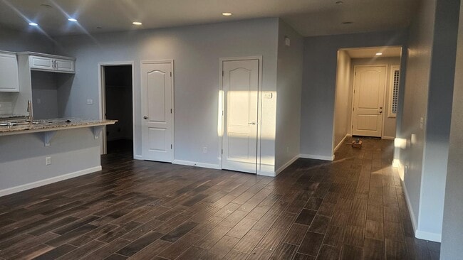 Building Photo - 3351 Cordova Ave