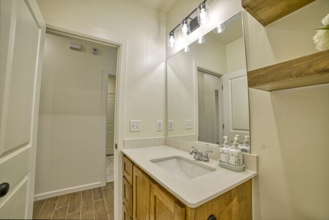 Building Photo - Brand New Home in Washington!