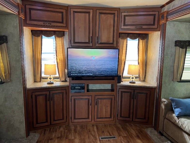 Building Photo - 7560 Chelsea Rd