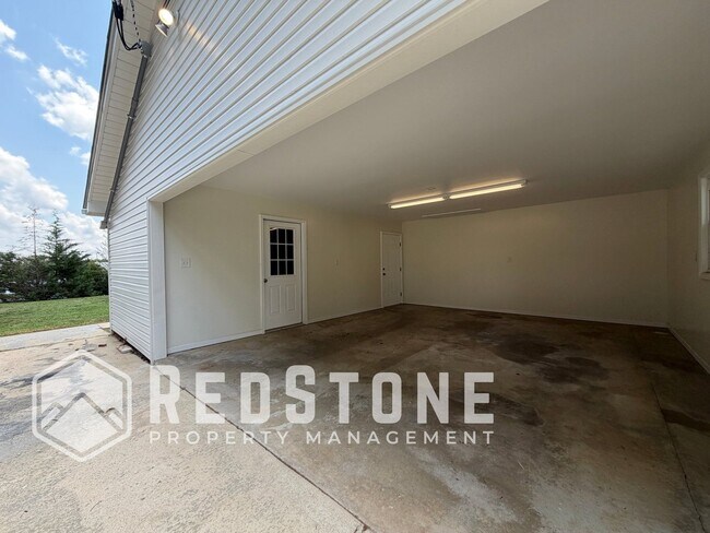 Building Photo - 3138 Whitesell Dr