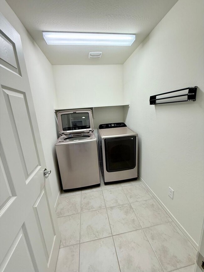 Building Photo - BEAUTIFUL Home in San Tan Valley with Mountain View’s! A Must See!