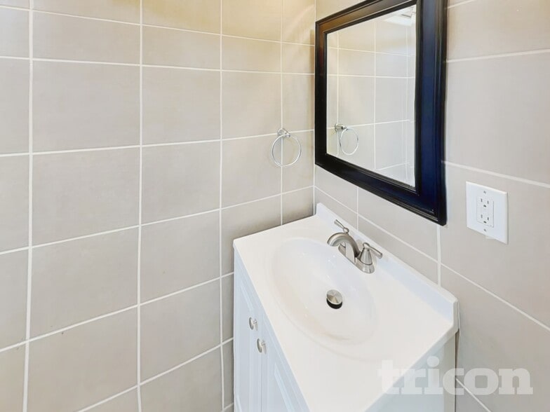 Building Photo - 13516 Grand Ave