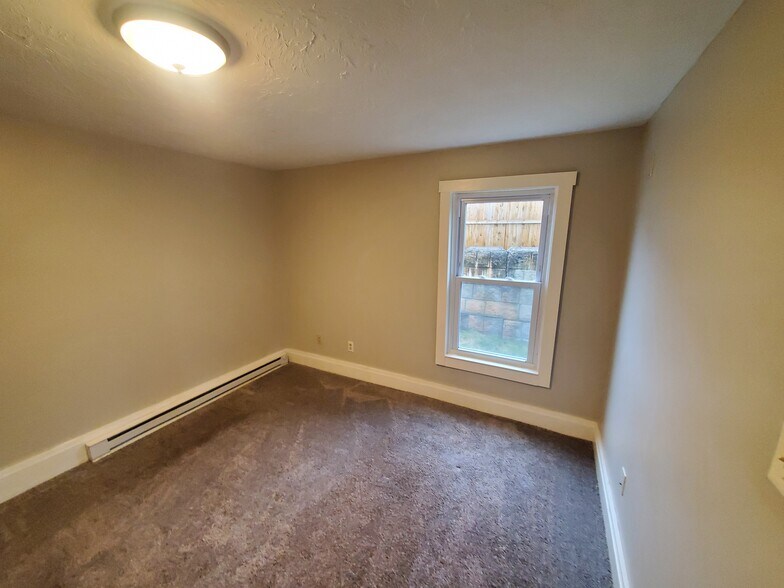 Building Photo - 215 Madison St