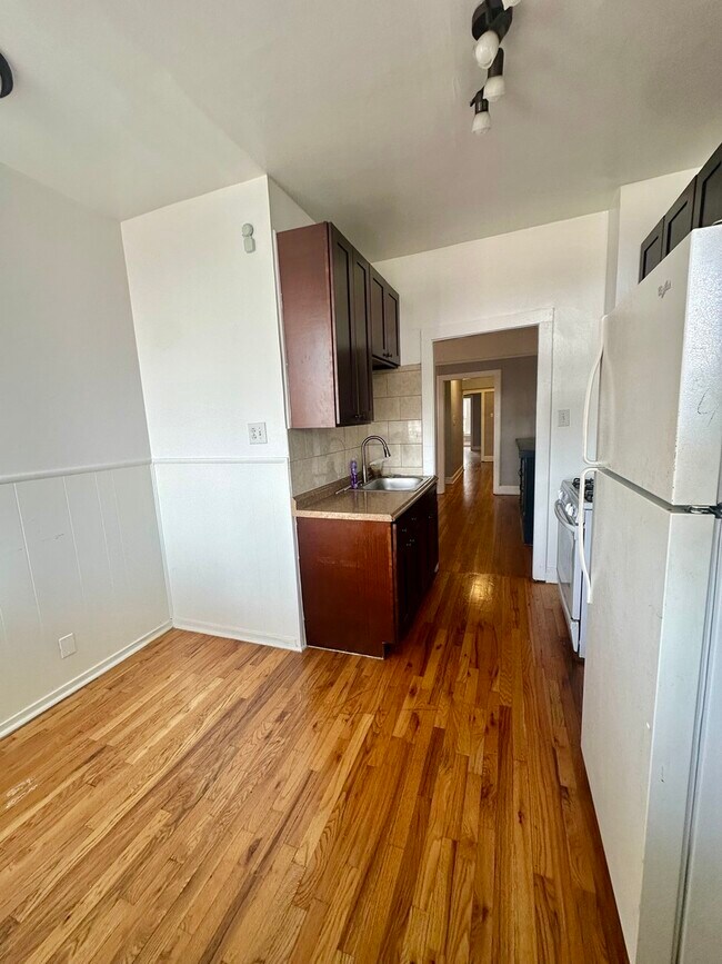 Building Photo - 5354 N Winthrop Ave