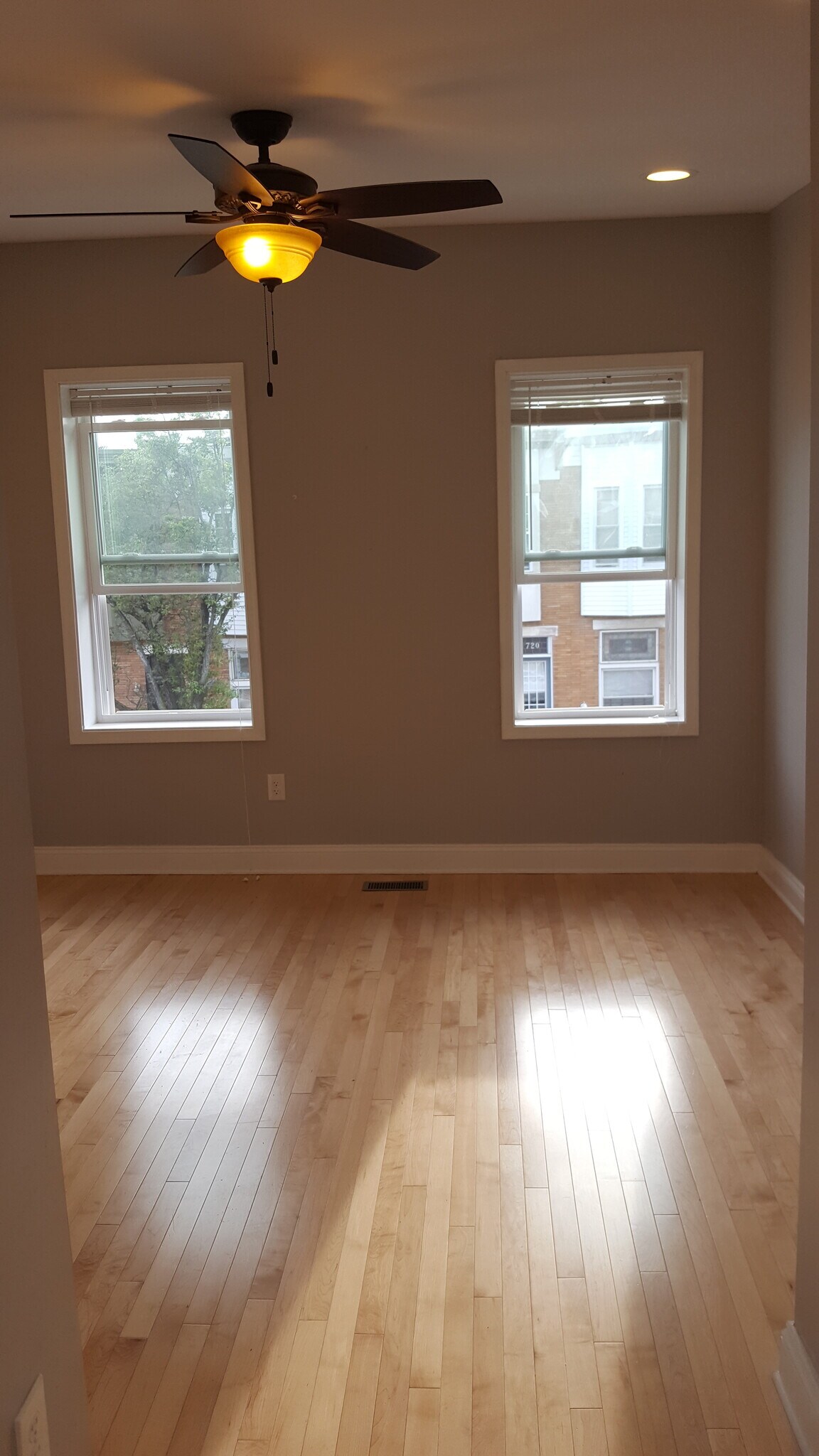 Building Photo - 721 S Ellwood Ave