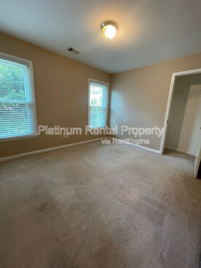 Building Photo - 4916 Durley Ln SE