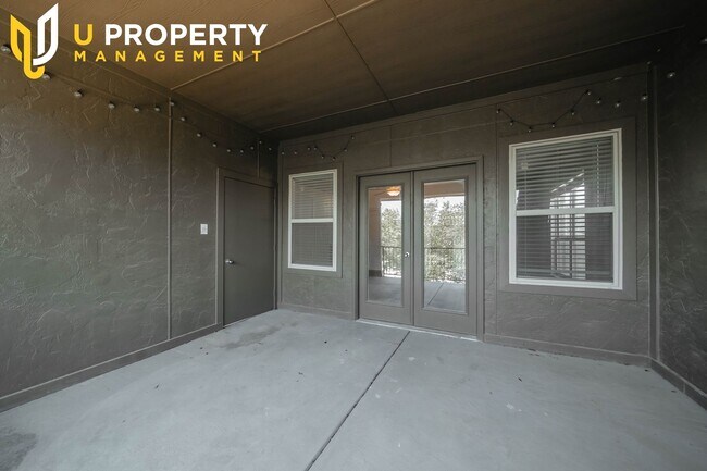 Building Photo - 2745 Troutt Dr