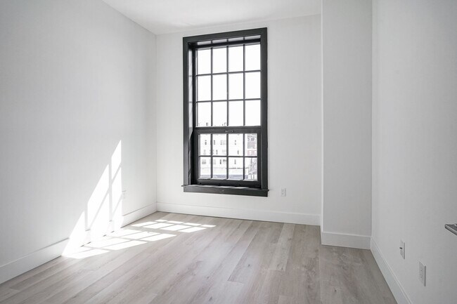 Building Photo - 2654 Coral St