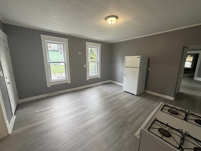 Building Photo - 3295 W 54th St