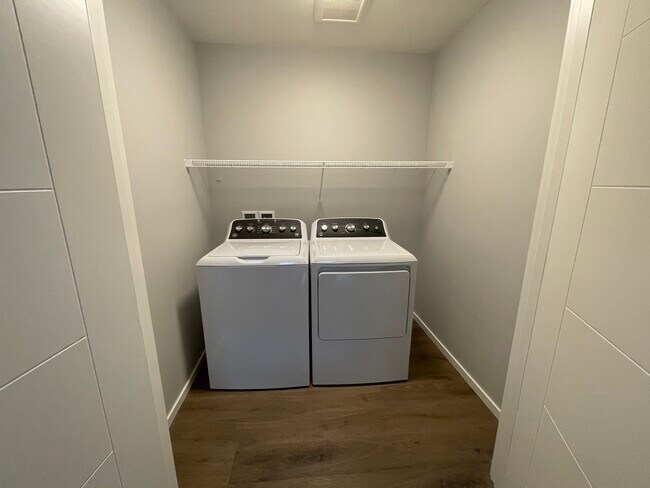 Building Photo - 820 25th Ave S