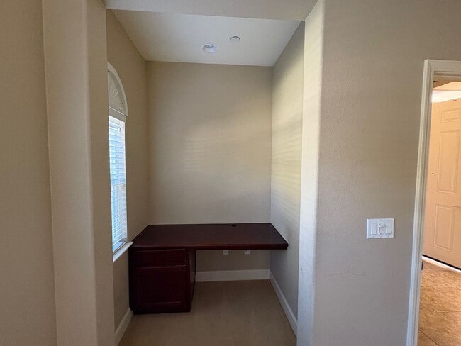 Building Photo - 1/2 off ONE months rent special