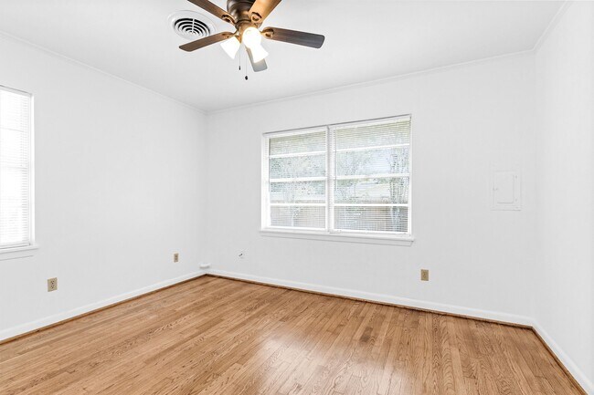 Building Photo - 1510 N San Jacinto St