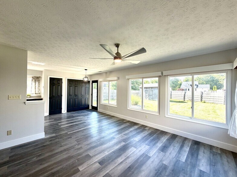 Bright and airy living / dining area off kitchen. Walks out to large concrete patio and fenced yard - 1200 Bugle Bluff Ct