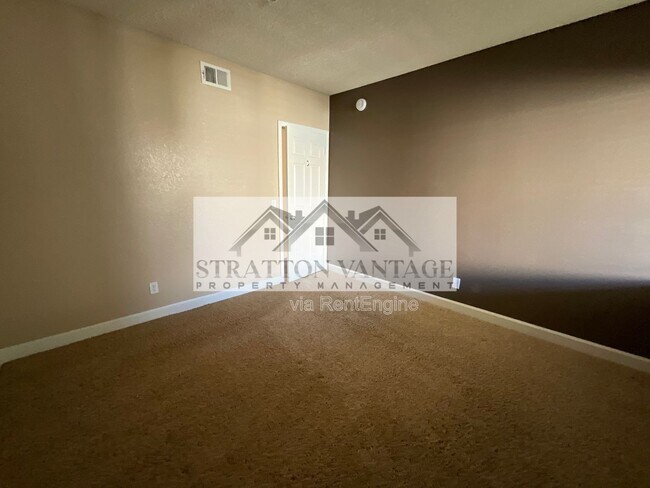 Building Photo - 1825 W Ray Rd