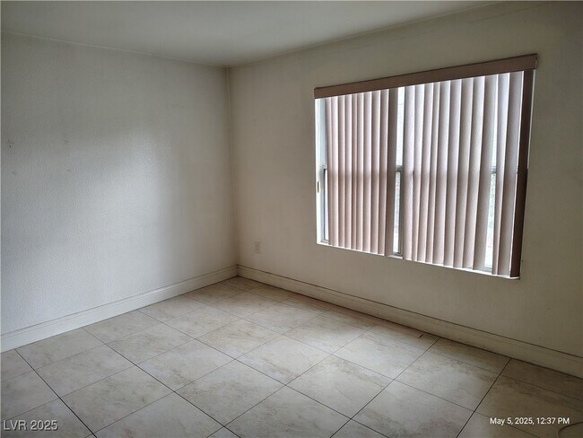 Building Photo - 5055 W Hacienda Ave