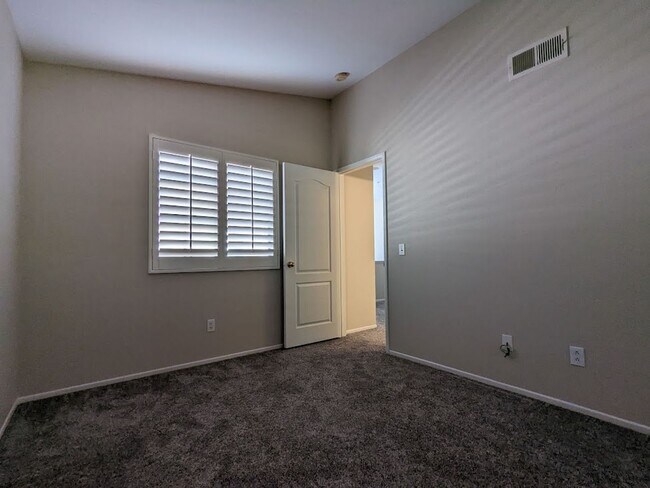 Building Photo - You will love this beautiful townhouse near Victoria Gardens!