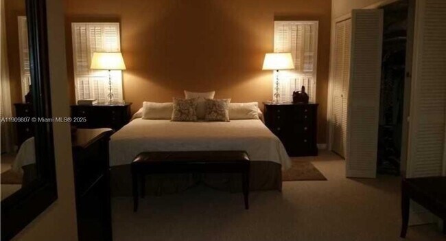 Building Photo - 3150 N Palm Aire Dr