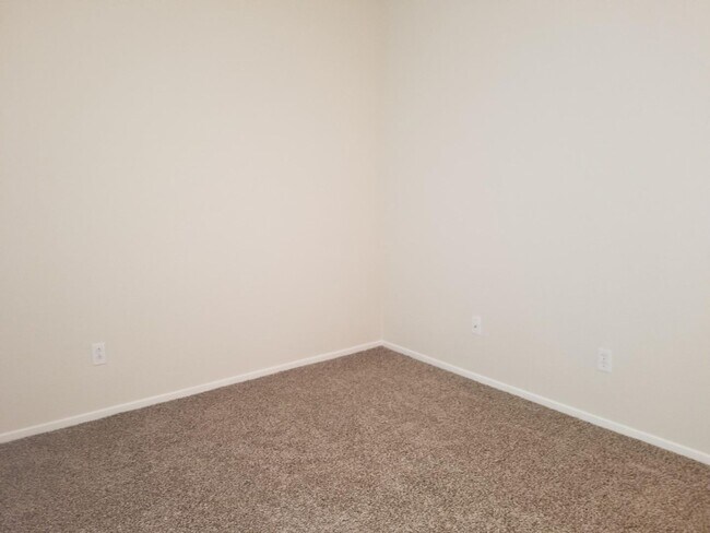 Building Photo - Ready now !!!! COZY ONE STORY THREE BEDROO...