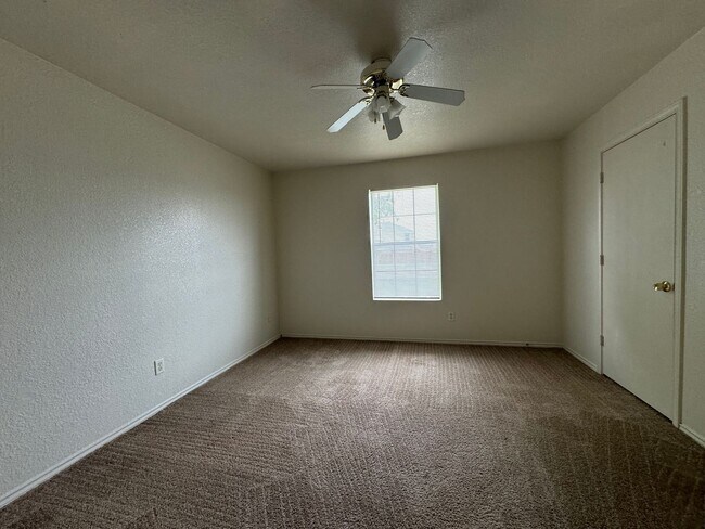 Building Photo - 4207 Deek Dr