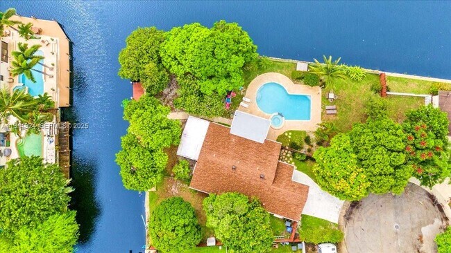 Building Photo - 2650 Scott St