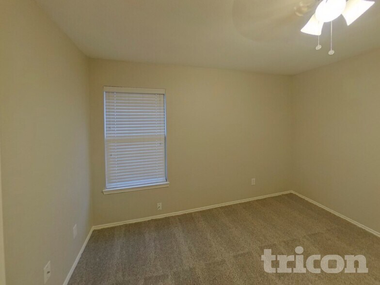 Building Photo - 534 Blue Sage