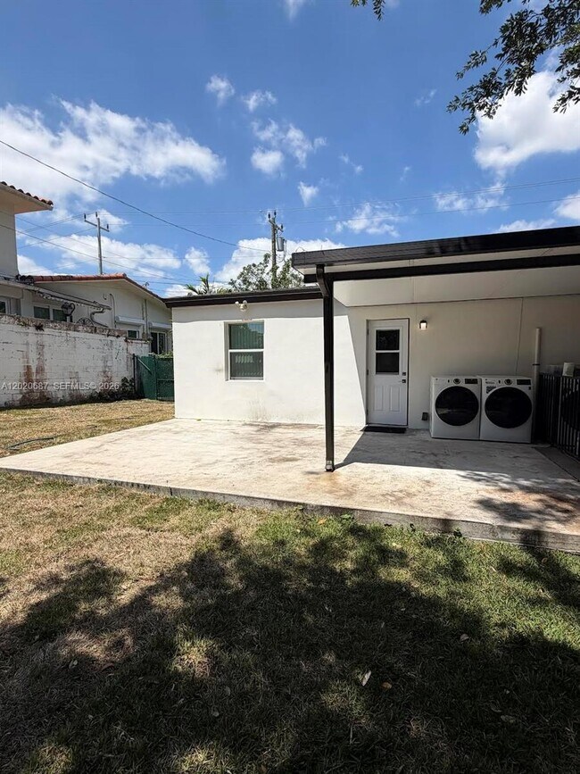 Building Photo - 2333 SW 58th Ave