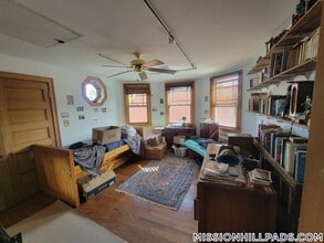 Building Photo - 67 Hillside St