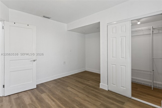 Building Photo - 511 NE 110th St