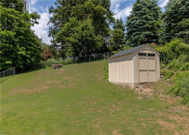 Building Photo - 512 Colonial Manor Rd