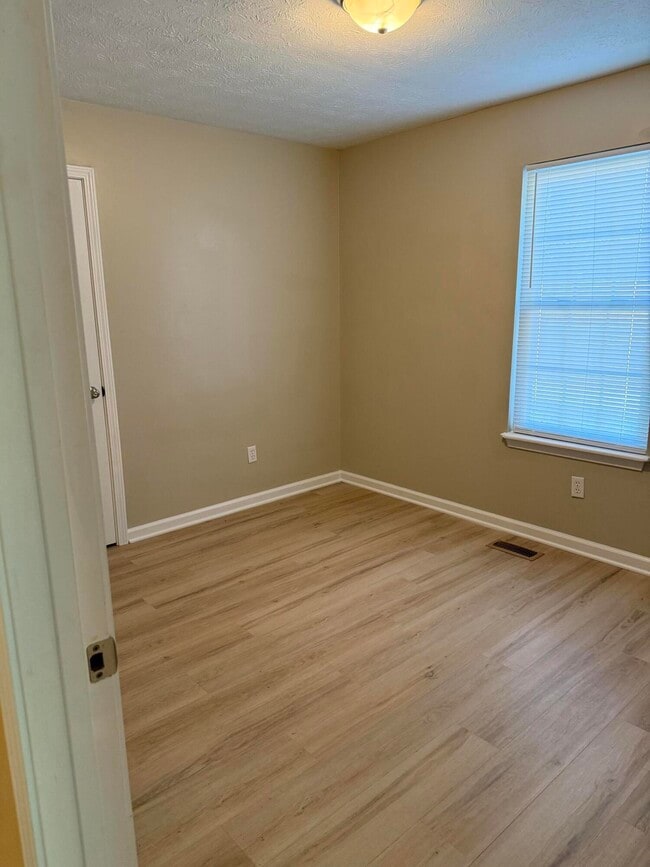 Building Photo - 297 Young St