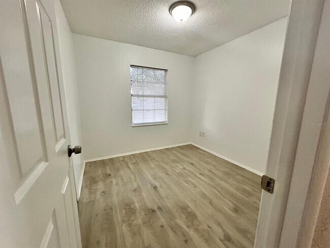 Building Photo - 3941 Wingward Ave