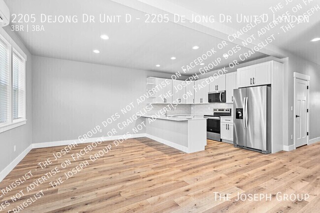Building Photo - 2205 DeJong Dr