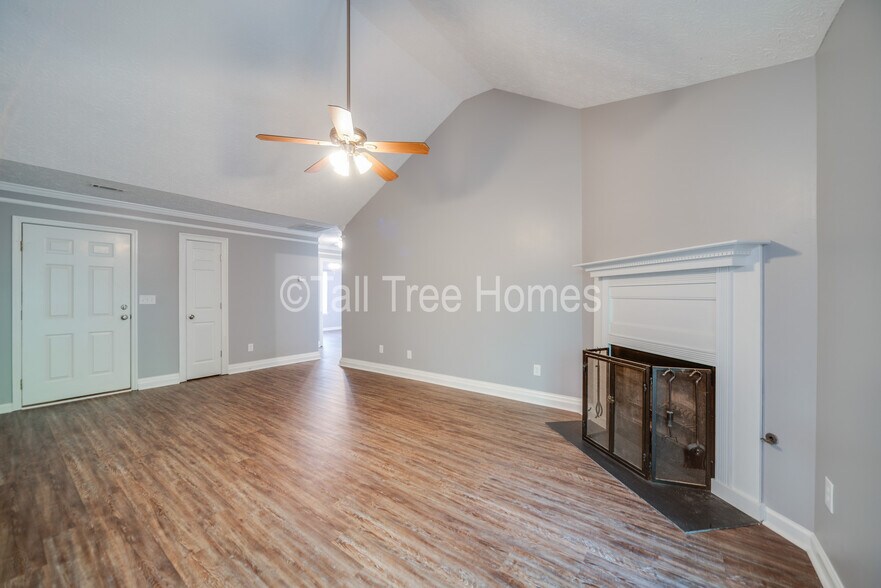 Building Photo - 15 Peachtree Way