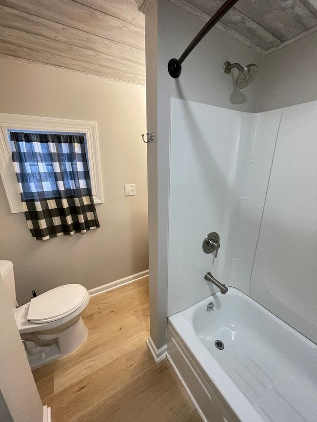 Building Photo - AVAILABLE NOW! - 2 Bed, 1 Bath Home In Superior!