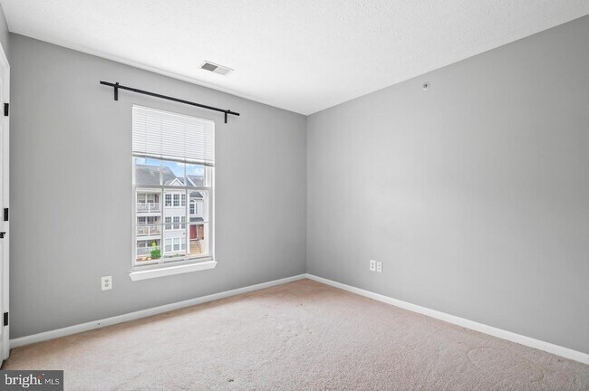 Building Photo - 611 Himes Ave