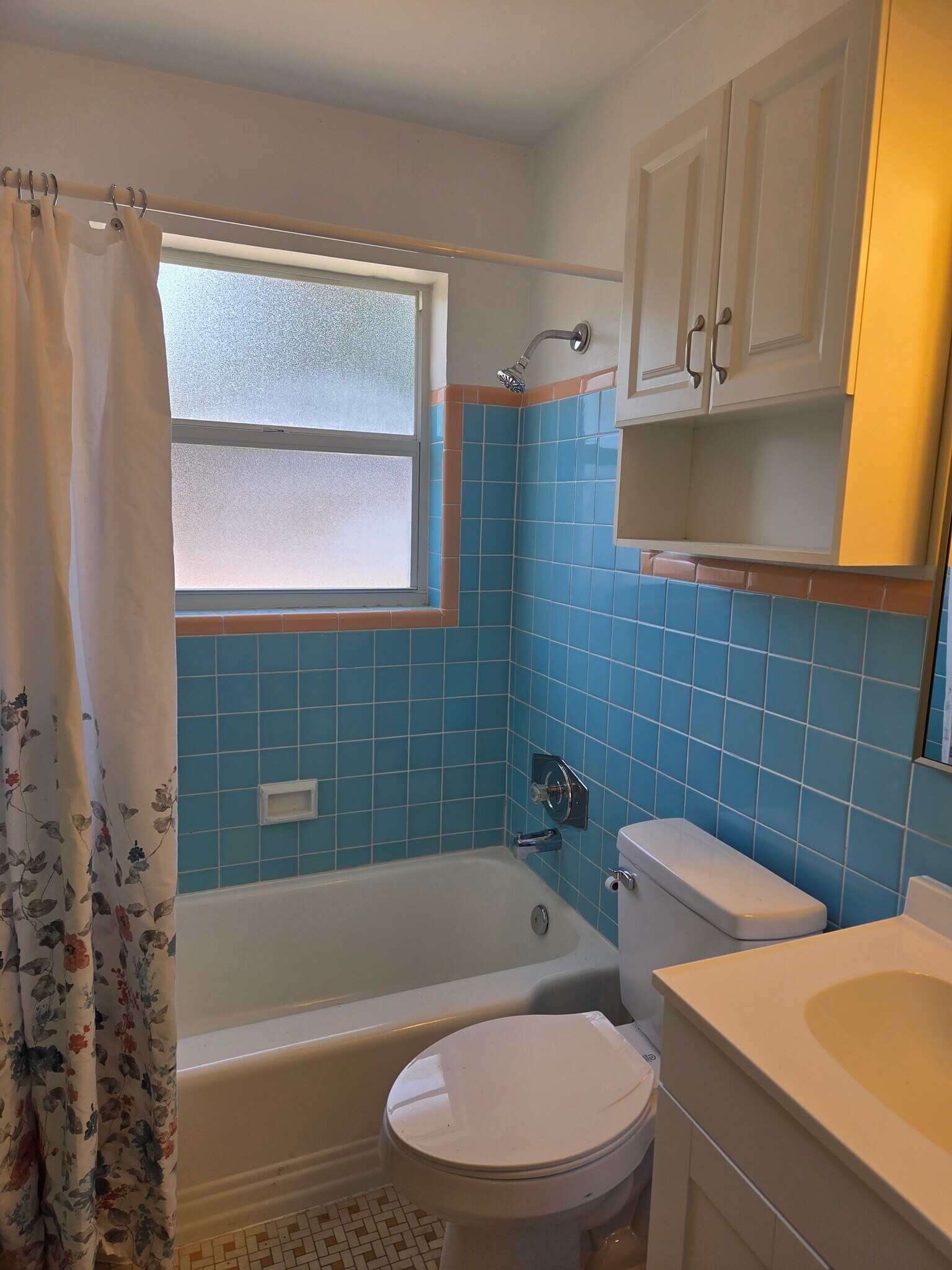 Bathroom - 644 E Harwood St