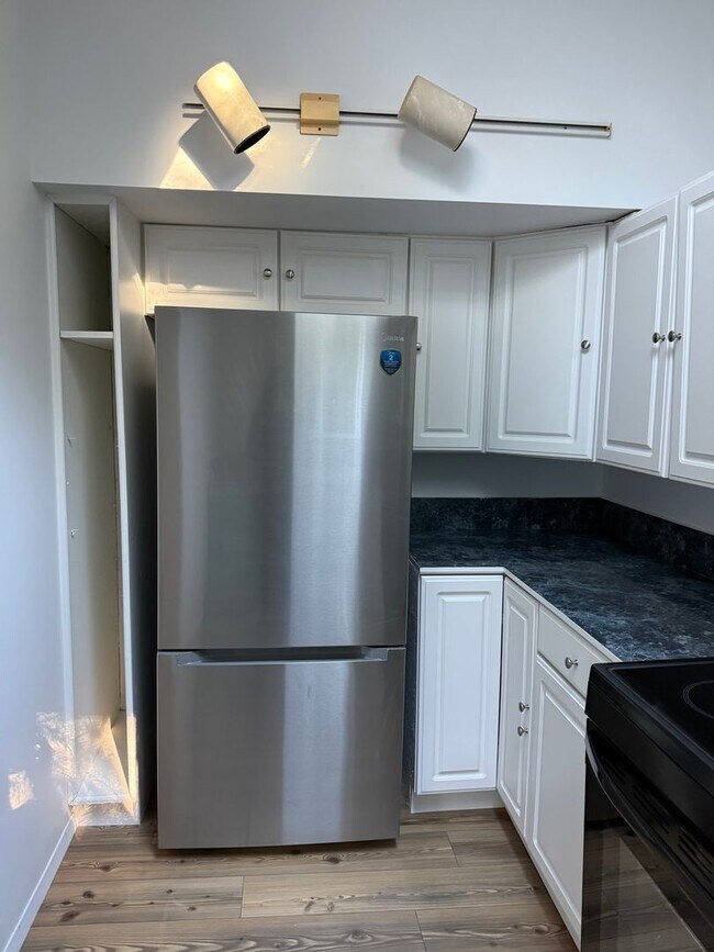 Building Photo - 1431 Central Ave