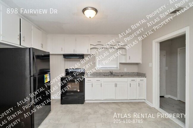 Building Photo - 898 Fairview Dr NE