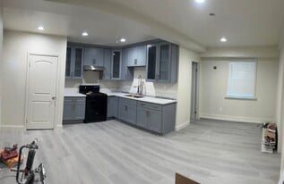 Building Photo - 3721 Vineland Ave