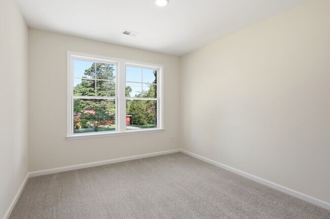 Building Photo - 122 Maplewood Ave