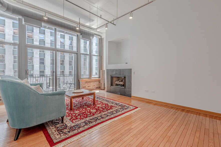 Building Photo - 333 W Hubbard St
