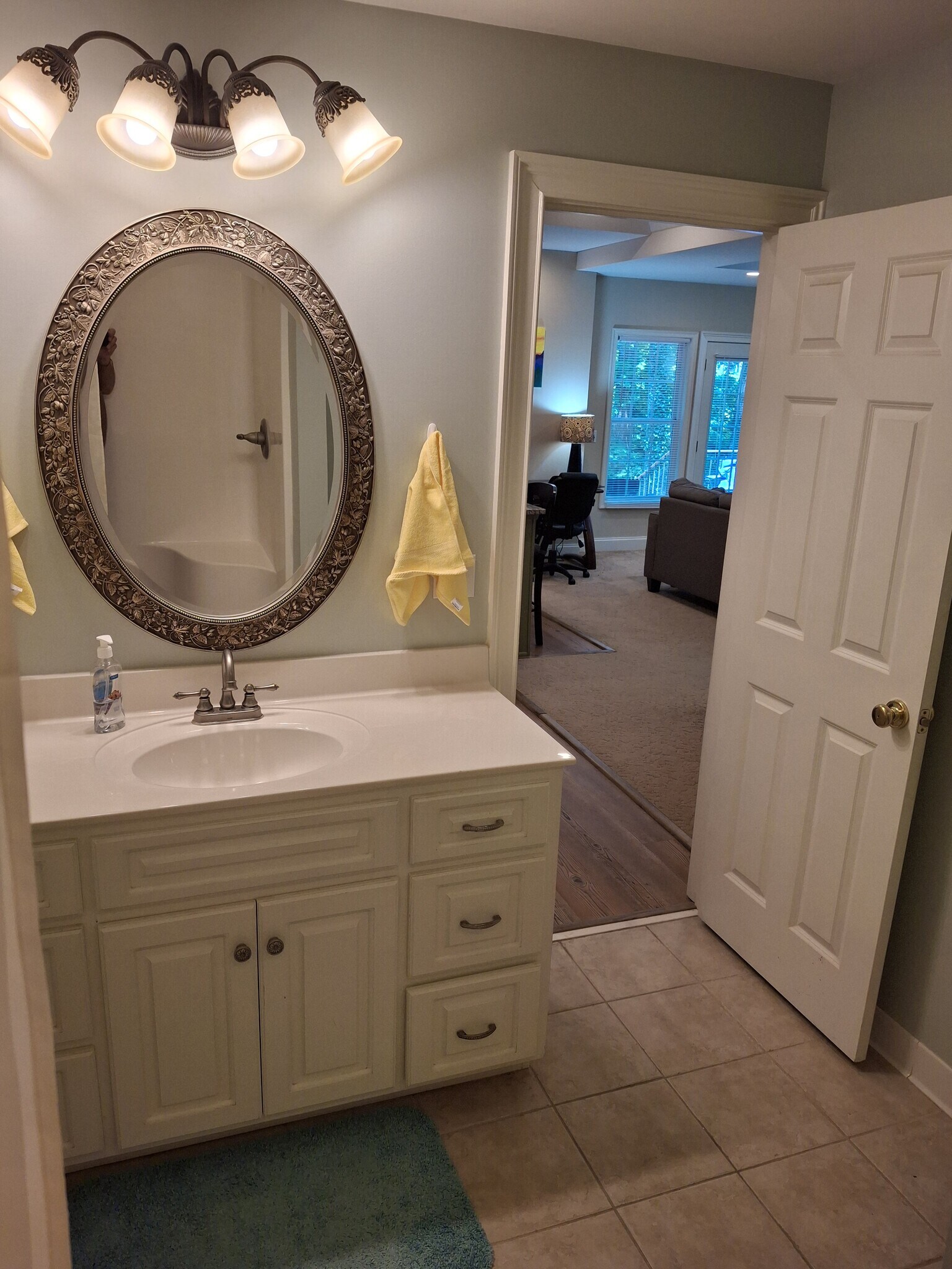 Building Photo - 203 Trinity Way