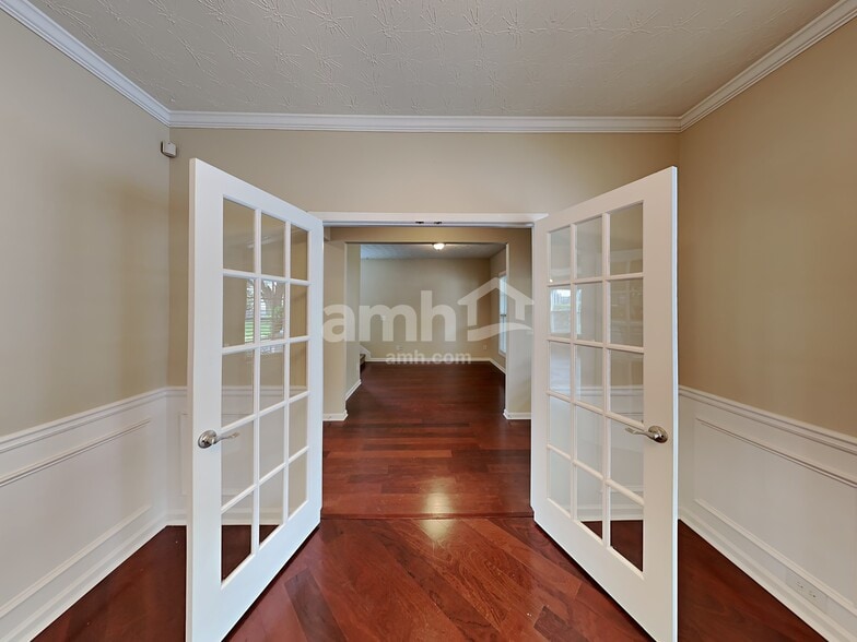 Building Photo - 317 Azalea Loop