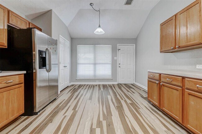 Building Photo - 18455 Sunrise Pines Dr