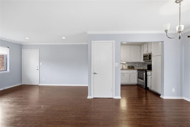 Building Photo - 4266 Roswell Rd NE