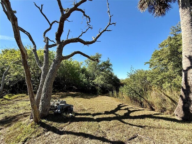 Building Photo - 2226 S Daytona Ave