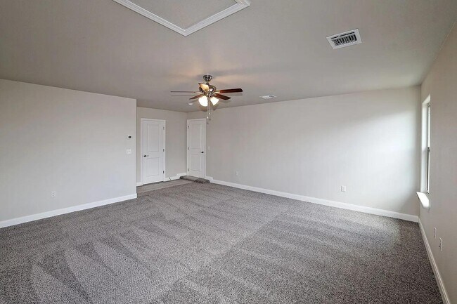 Building Photo - 7605 Woodford Ave